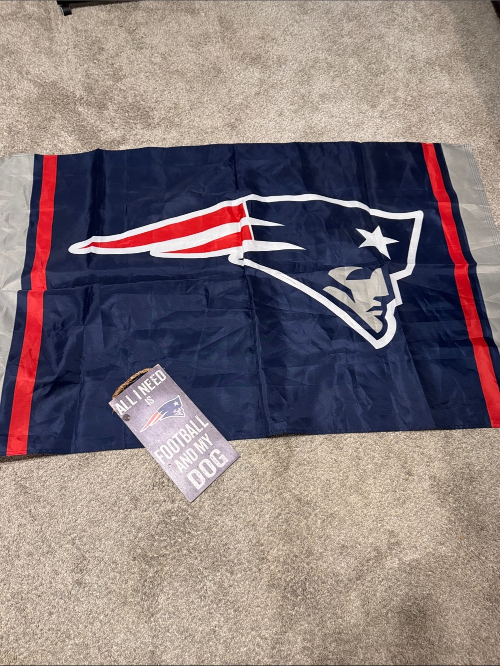 Wincraft  New England Patriots Navy Blue Red Flag and wooden sign